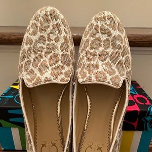 C Wonder Needlepoint Smoking Slipper, Tan Leopard Print, Size 8 1/2 M, New